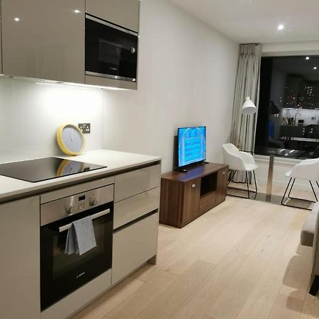 شقة Comfy 1 Bed Studio 1 Minute From Train Station لندن المظهر الخارجي الصورة