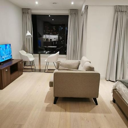 شقة Comfy 1 Bed Studio 1 Minute From Train Station لندن المظهر الخارجي الصورة