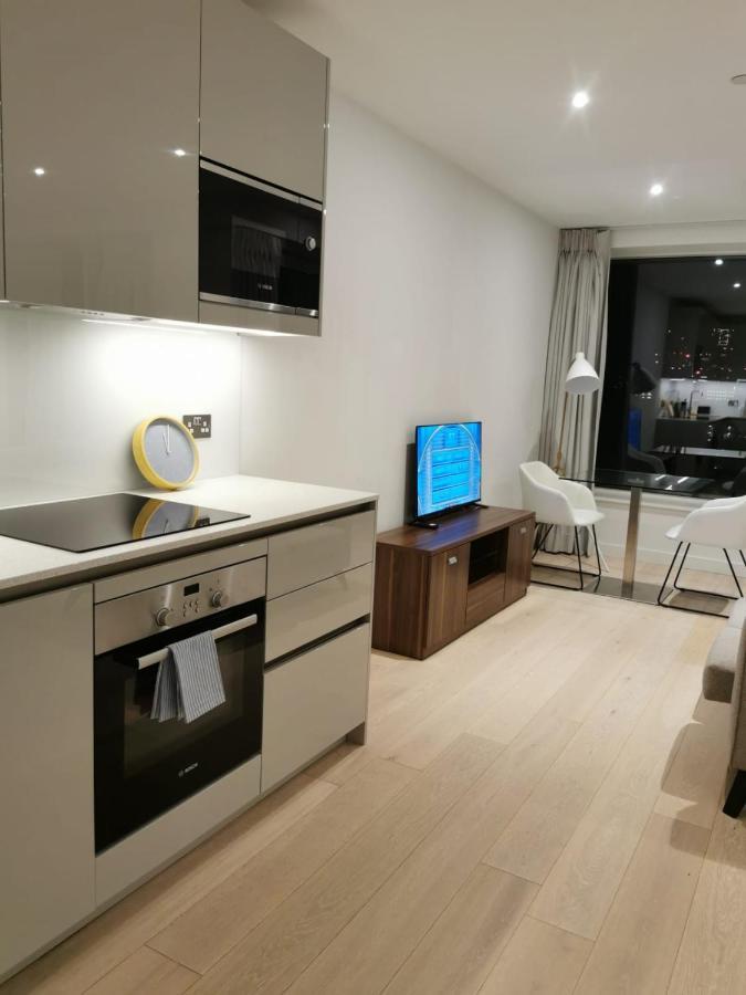 شقة Comfy 1 Bed Studio 1 Minute From Train Station لندن المظهر الخارجي الصورة